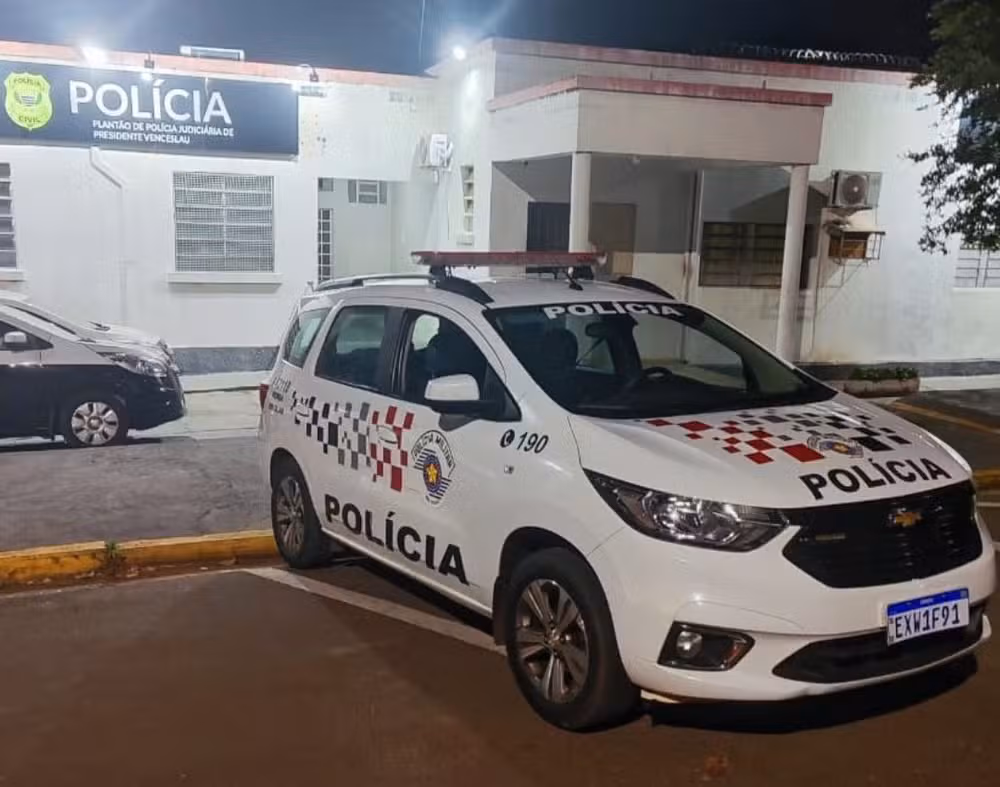 Após quebrar portão e janela, homem invade casa da ex e acaba preso