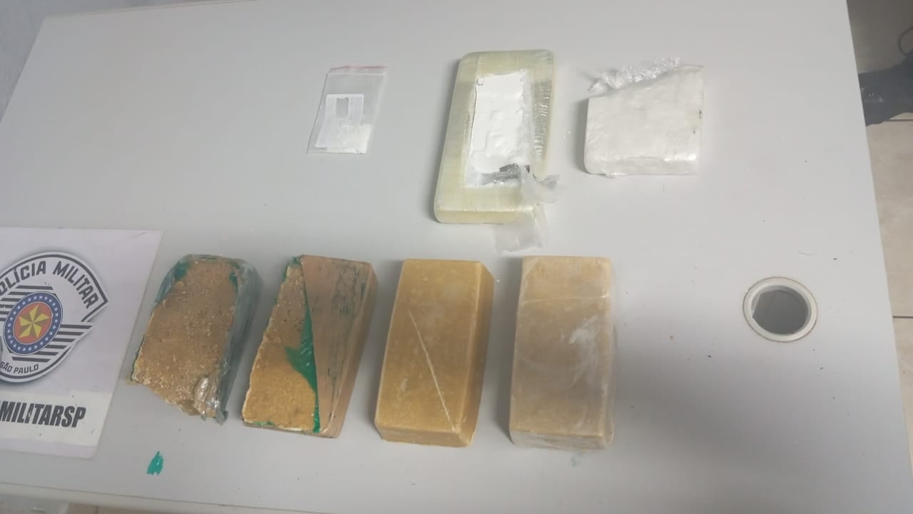 Homem é preso com mais de 5 kg de drogas