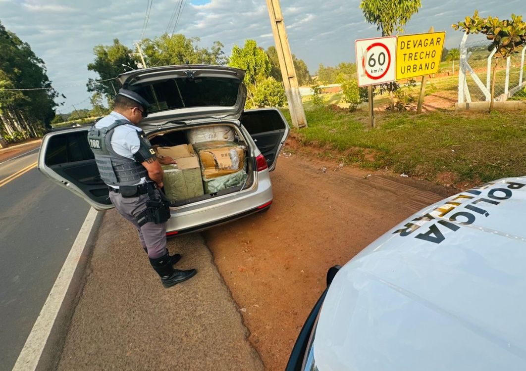 Polícia apreende R$ 10 mil em jaquetas e óculos sem nota