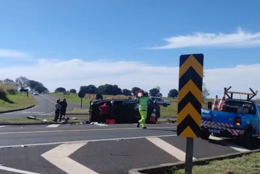 Quatro pessoas ficam feridas após colisão em Martinópolis