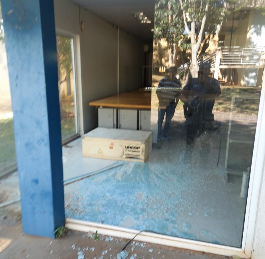 Homem surta e danifica campus da UNESP em Prudente