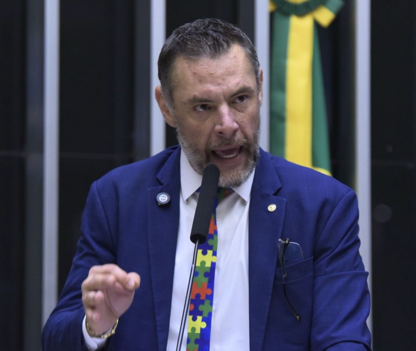 Deputado quer “Disque TEA” para atendimento e denúncias